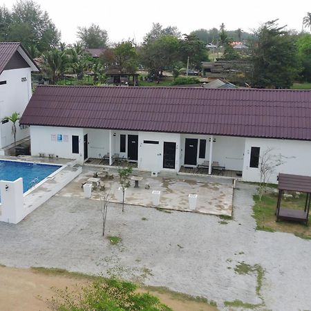 Kamalia Villas Kampung Penarik Exterior photo